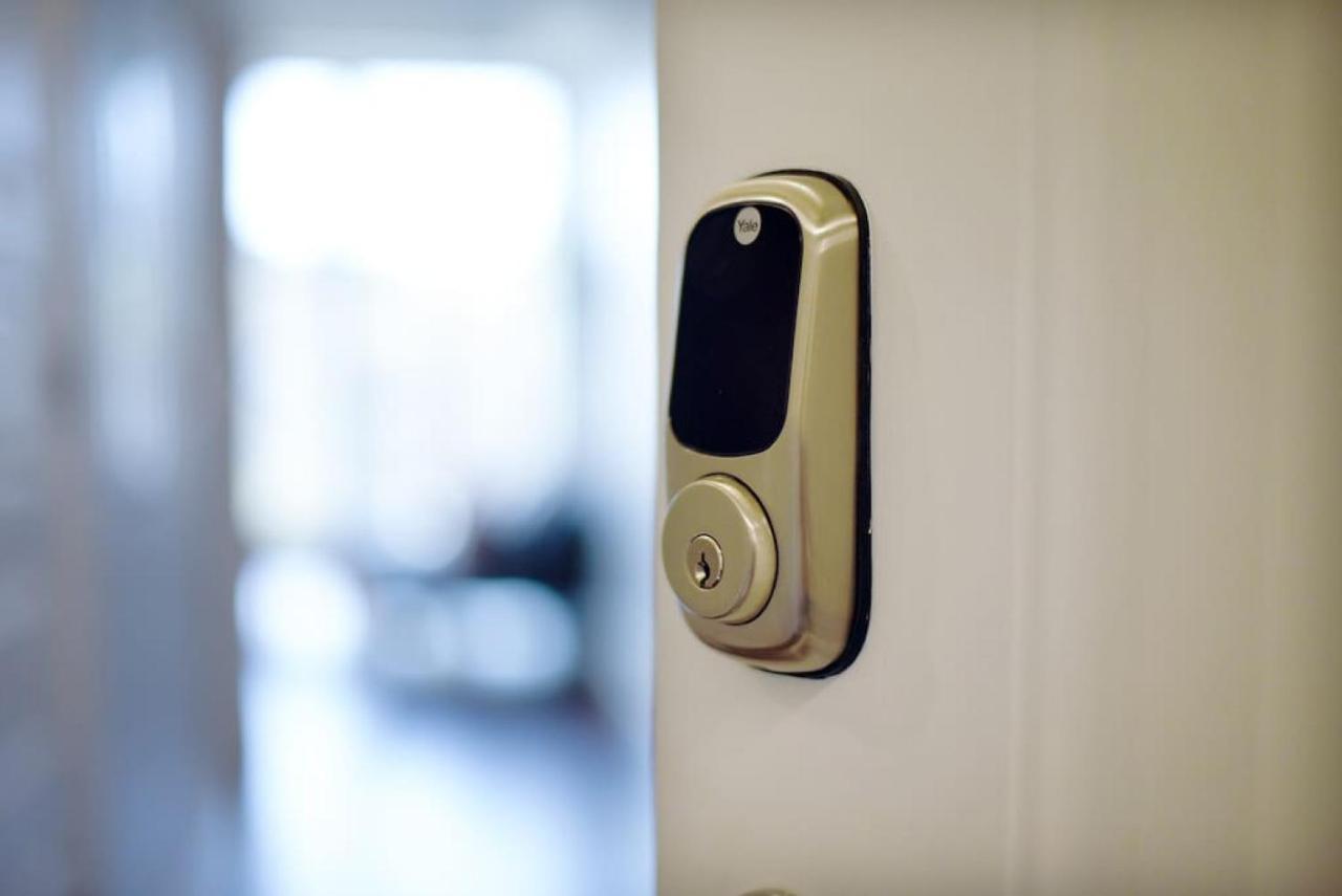 Hostwise Stays - Free Garage Parking, Gym, City Views! Питсбърг Екстериор снимка