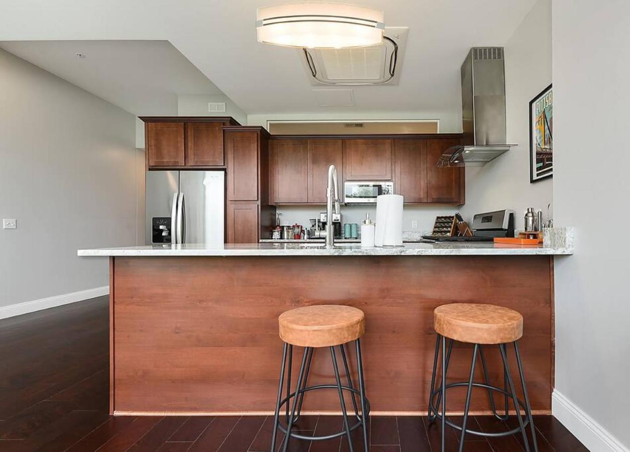 Hostwise Stays - Free Garage Parking, Gym, City Views! Питсбърг Екстериор снимка